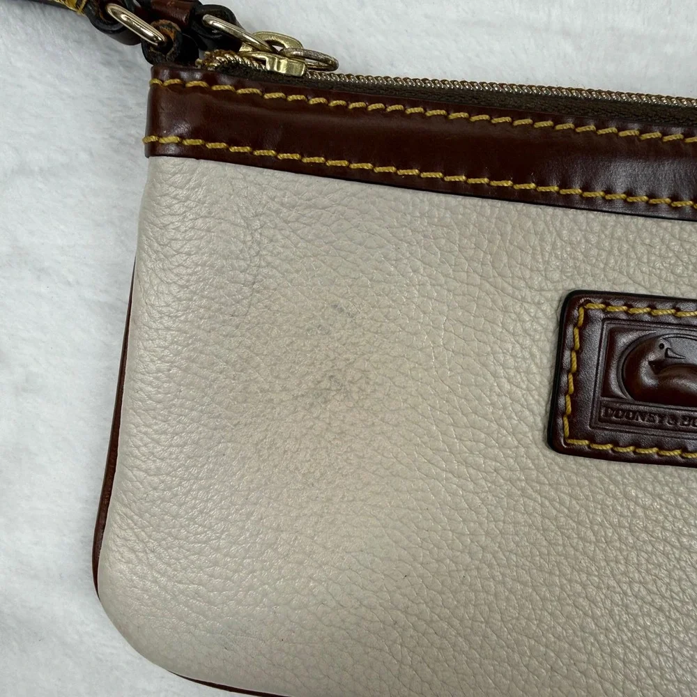 Dooney & Bourke Cream Pebbled‎ Leather Wristlet Pouch Brown Trim Duck Logo READ